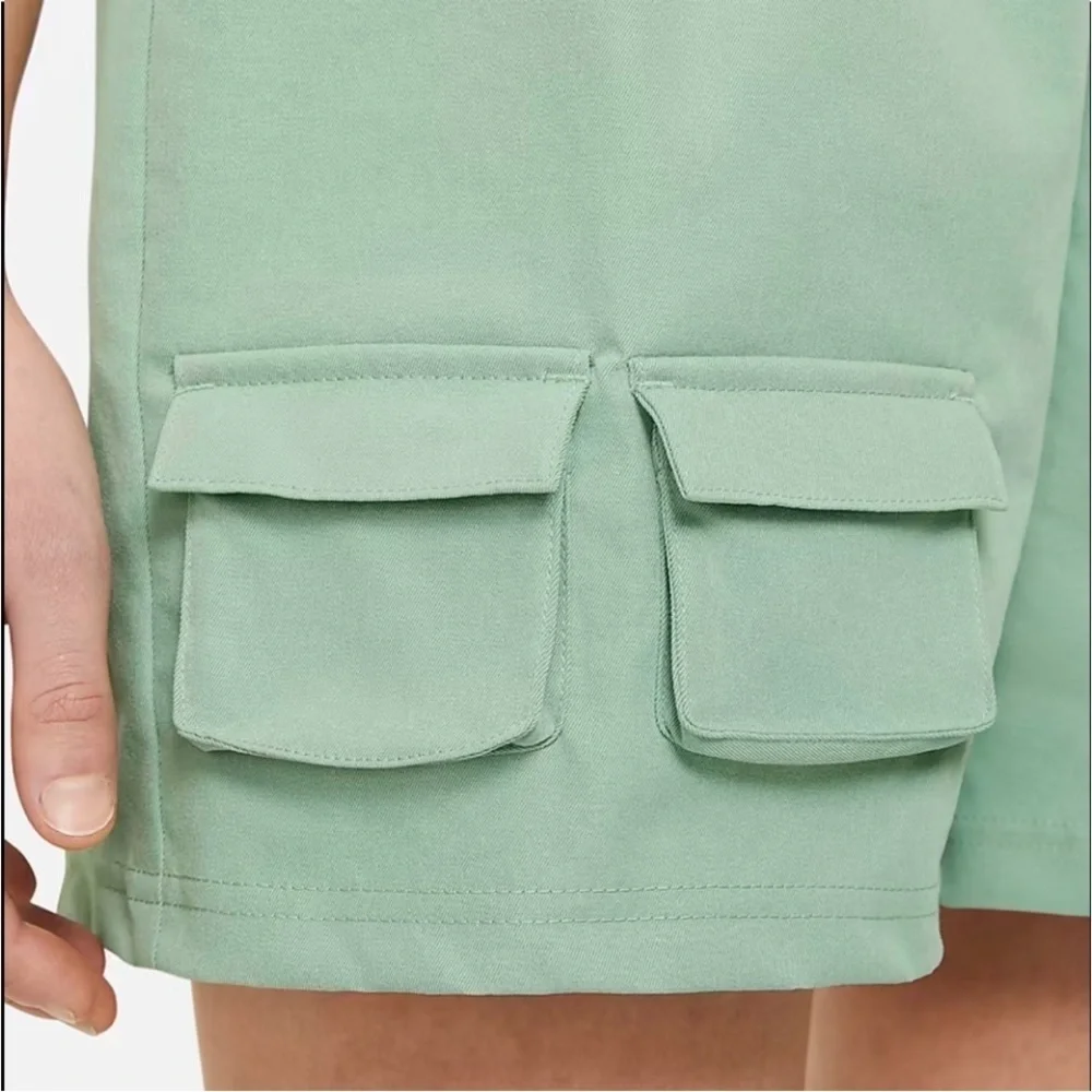 Nike Sportswear Swoosh Cargo Shorts in Steam Green Size Large